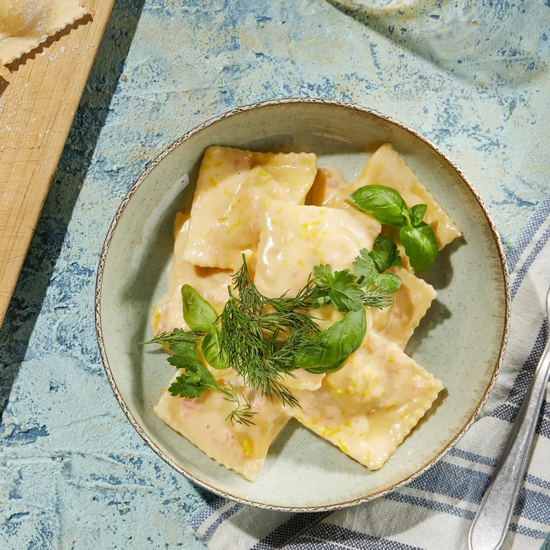 Raviolis au homard et algues de la Gaspésie, beurre blanc au citron