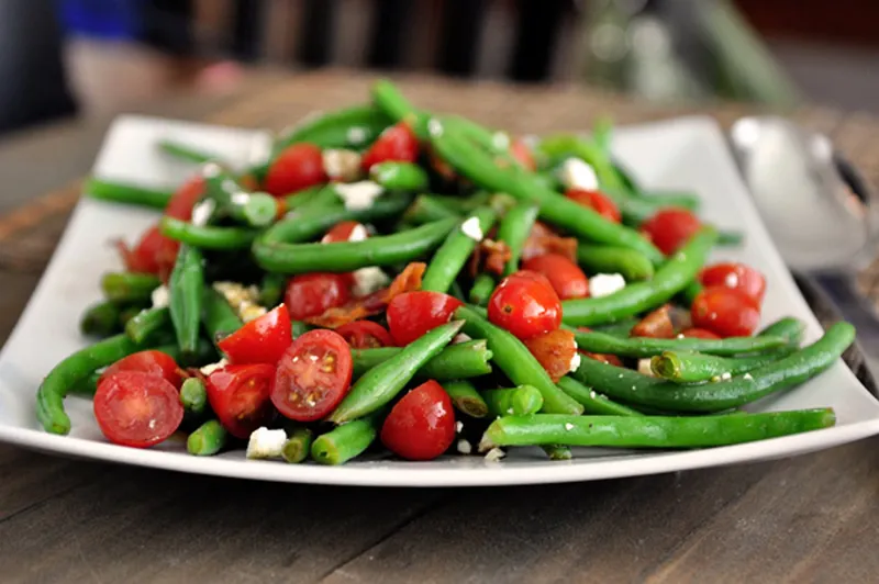 Salade de fèves vertes et tomates