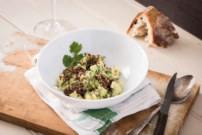 Tartare d’avocat au yuzu et coriandre, quinoa croustillant