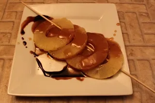 Ananas grillé au caramel