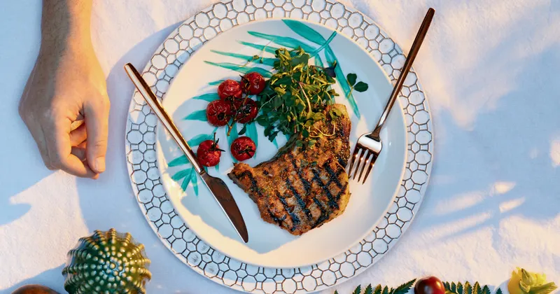 Côtes de porc et tomates « cramées »