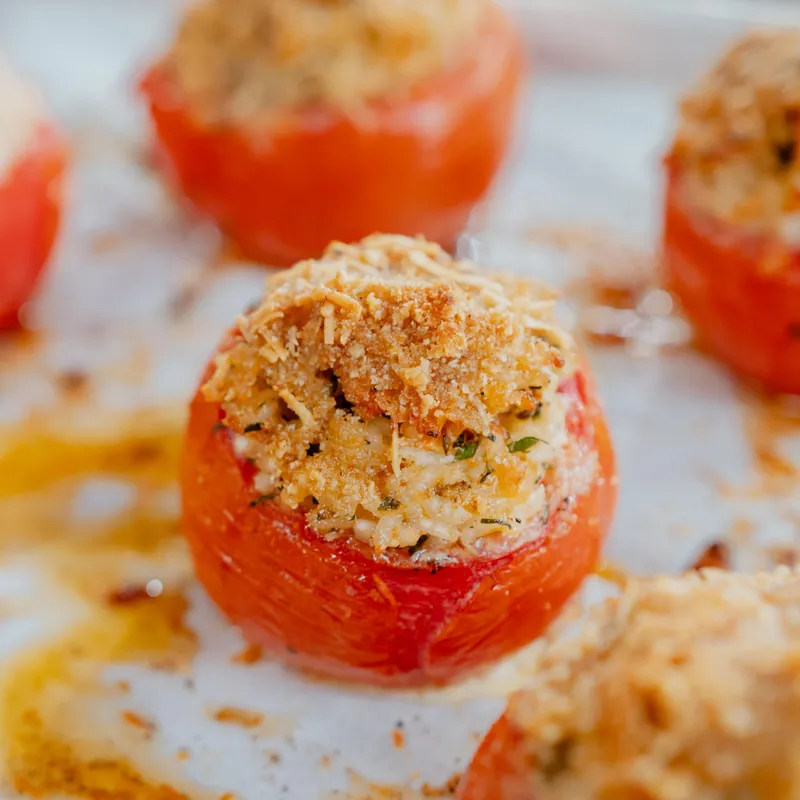 Tomates farcies au fromage parmesan, aux herbes et au riz