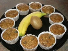 Muffin aux bananes, kiwi et raisins