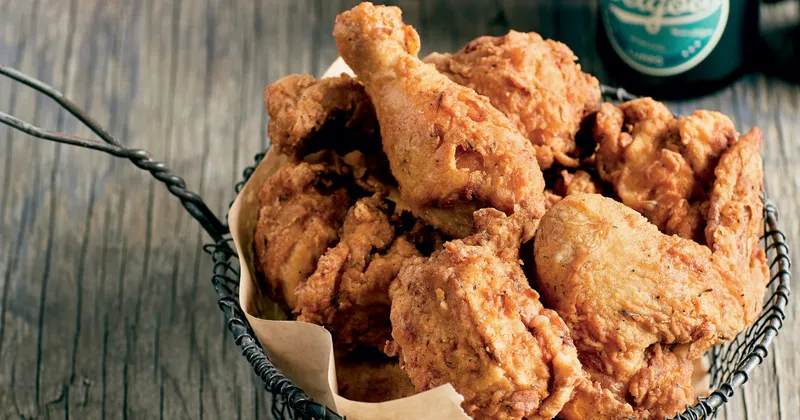 Poulet frit et sauce piquante