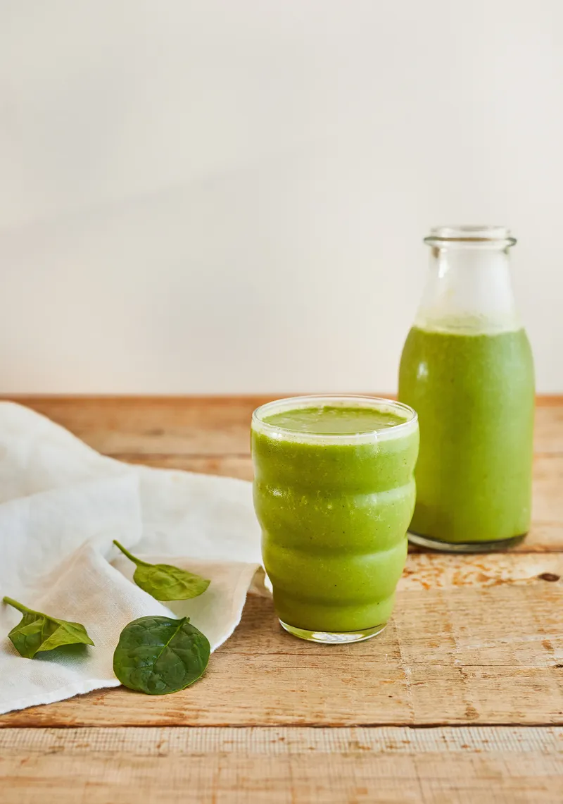 Smoothie à l’ananas, aux épinards & aux amandes