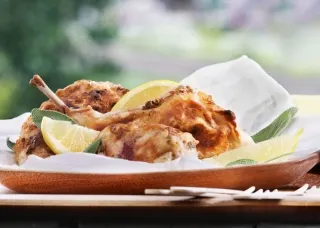 Lapin frit parfumé à la sauge