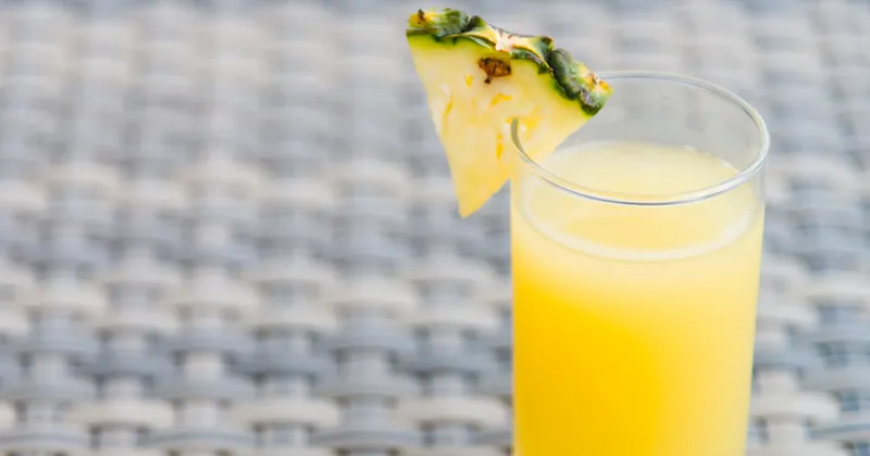 Boisson sportive maison à l’ananas