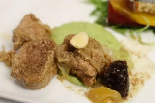 Agneau marocain et sa purée verte Salade de betteraves