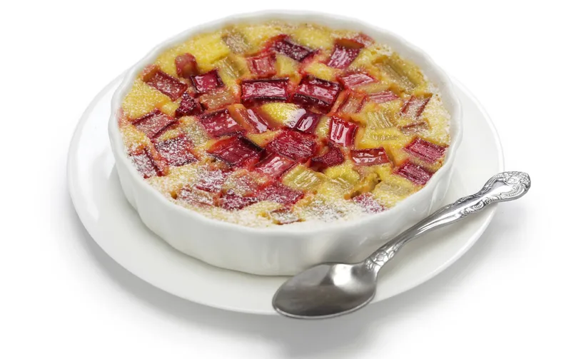 Gâteau pouding à la rhubarbe