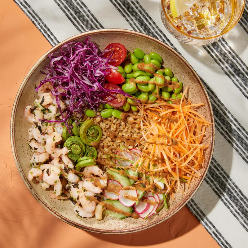 Poke bowl québécois aux crevettes nordiques