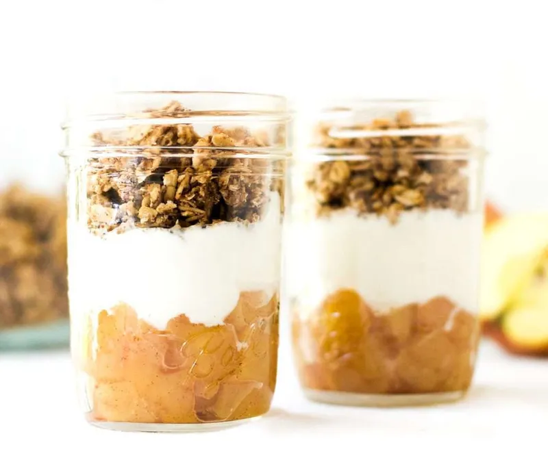 Yogourt à la tarte aux pommes et granola