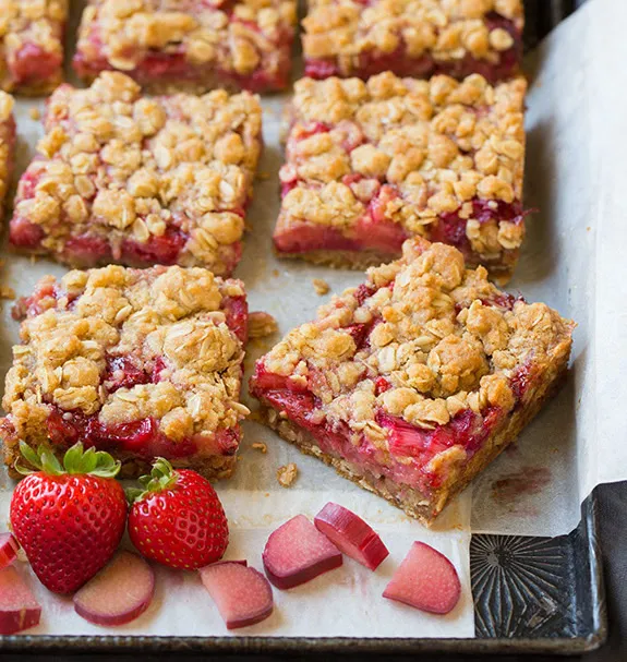 Barres tendres aux fraises et rhubarbe
