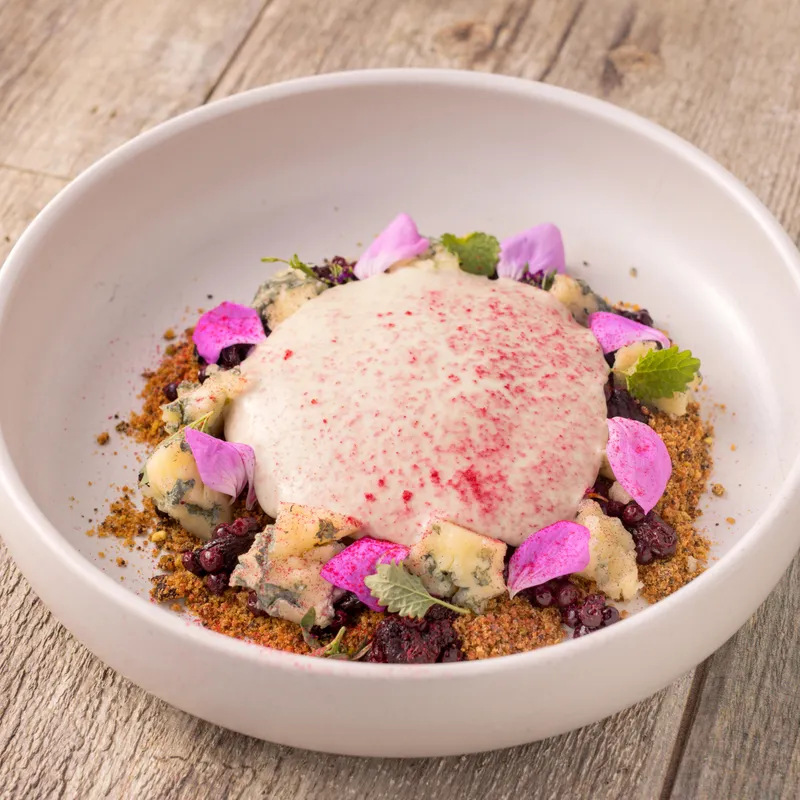 Mousse au fromage bleu et ananas au rhum