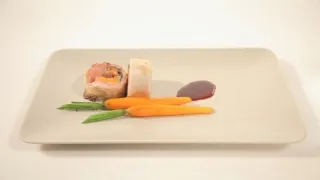 Croustillant de lapin farci de lard fumé, basilic, tomates sèches et courges