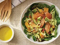 Salade de superaliments et de pamplemousse