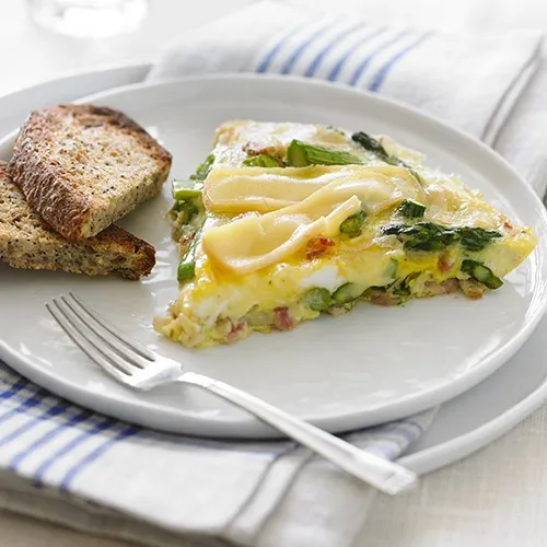 Omelette aux asperges, bacon et Le ChamPaître