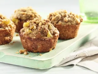 Muffins au son, aux poires, à la muscade et aux noix