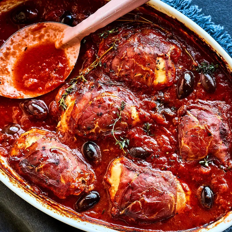 Poulet braisé au prosciutto et aux olives