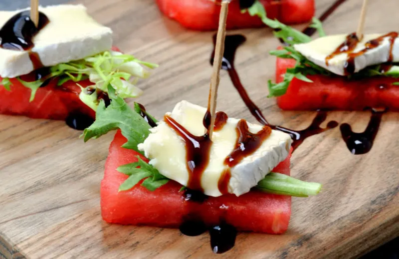 Bouchées de brie au melon d&rsquo;eau