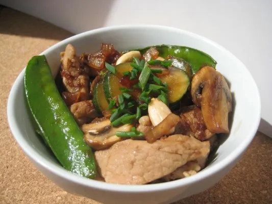 Fricassée à la sauce tamari et aux amandes